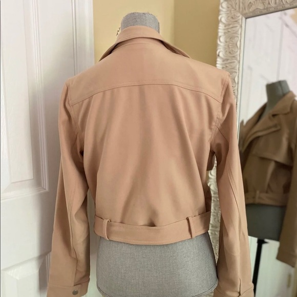 Revolve Crop Jacket - Picture 3 of 3